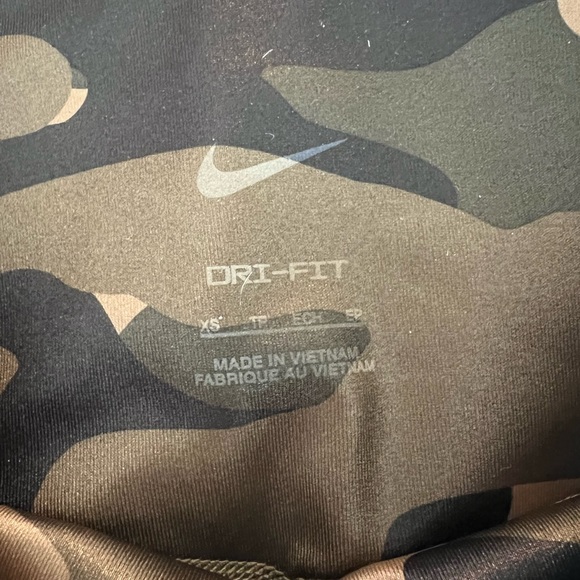 Nike Camo leggings and bra top - Picture 1 of 6
